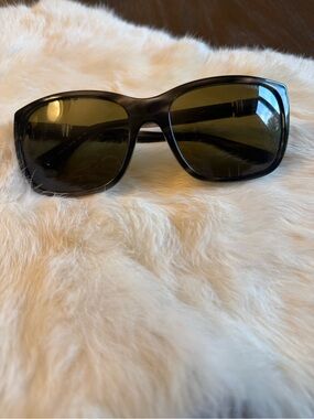 Giorgio Armani AR8016 rectangular sunglasses